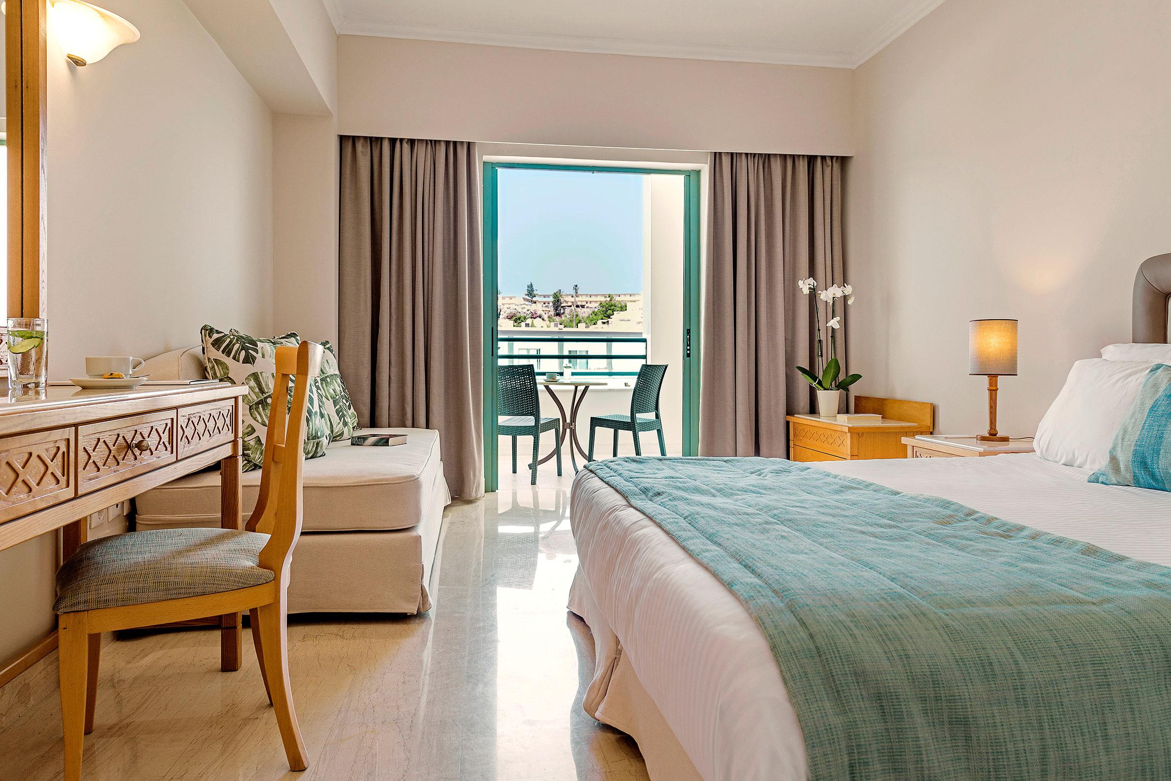 Room, Twin Beds, Inland View