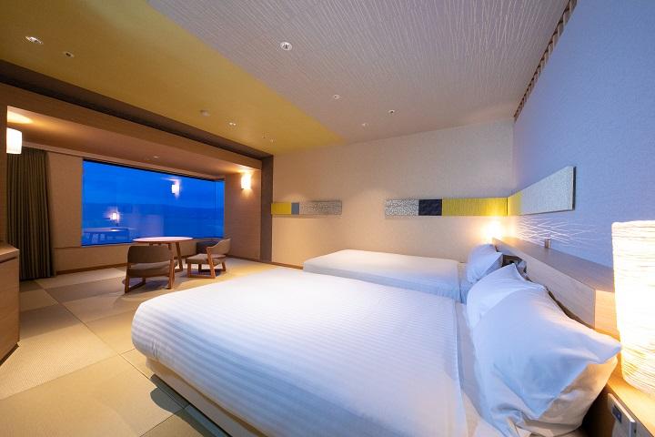 Twin Beds, Lake Side, Mountain View
