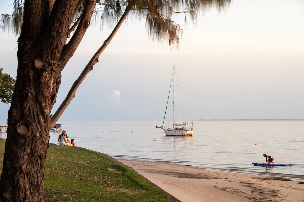 ON THE BEACH RESORT BRIBIE ISLAND 40/50