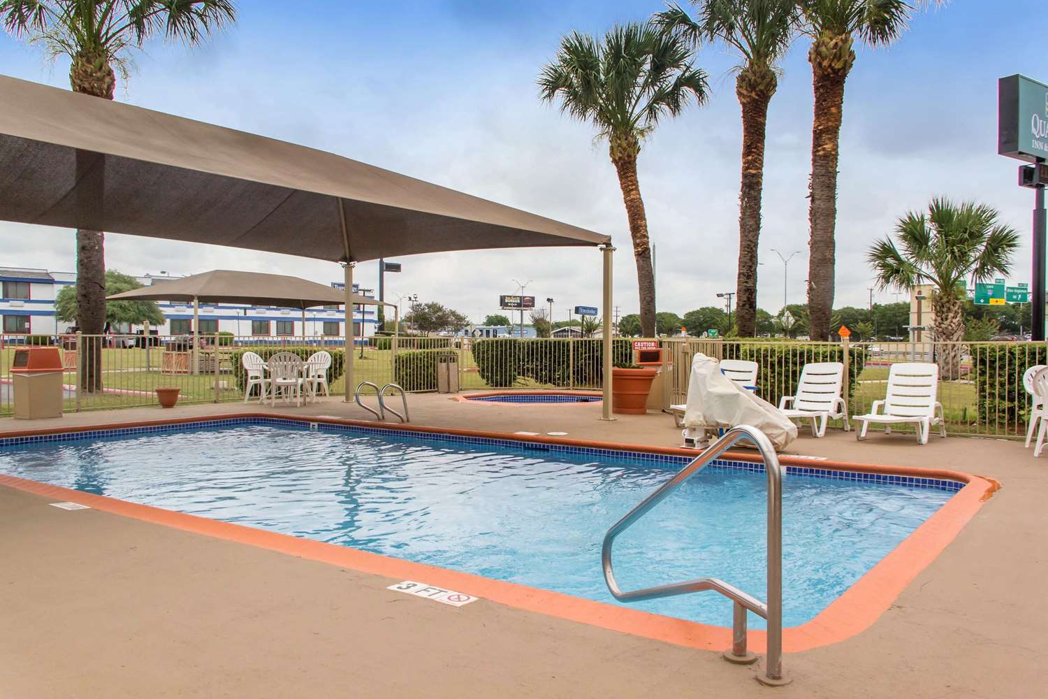 Quality Inn & Suites I-35 Near Frost Bank Center San Antonio, TX 8/33