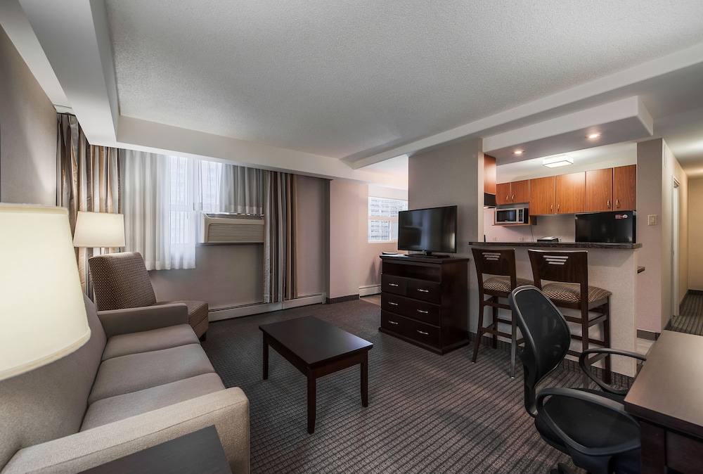 Coast Calgary Downtown Hotel and Suites by APA 36/61