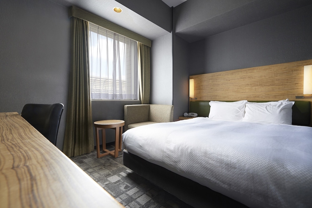 DELUXE, DOUBLE BED, SMOKING