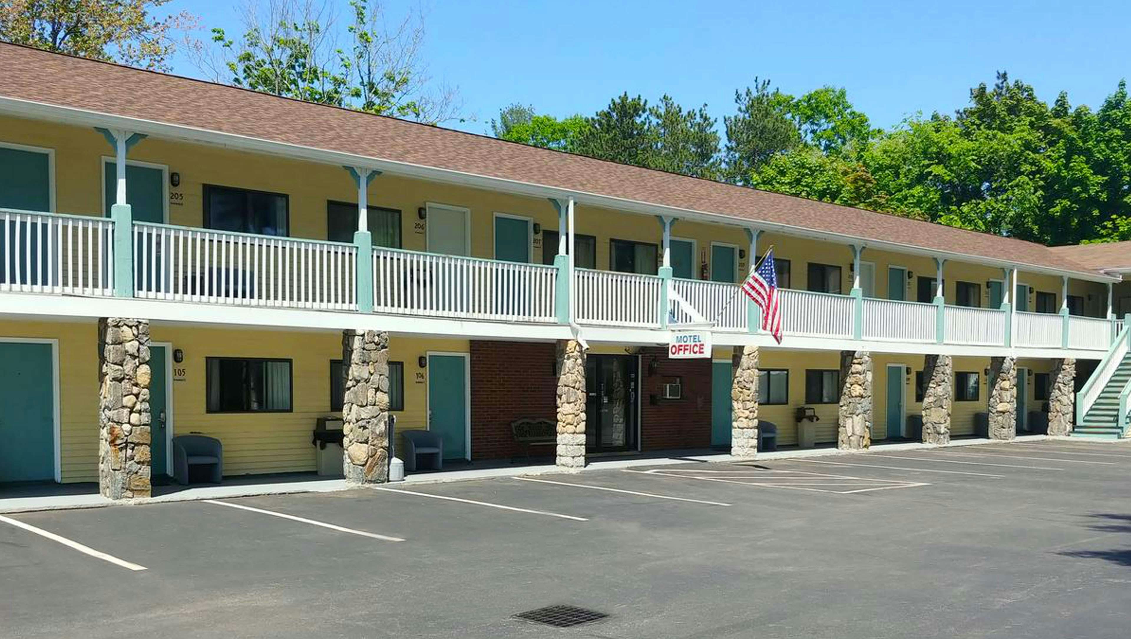 Magnuson Hotel Hampton NH 1/35