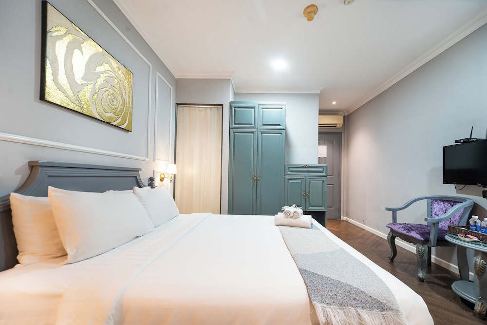 DELUXE, QUEEN BED