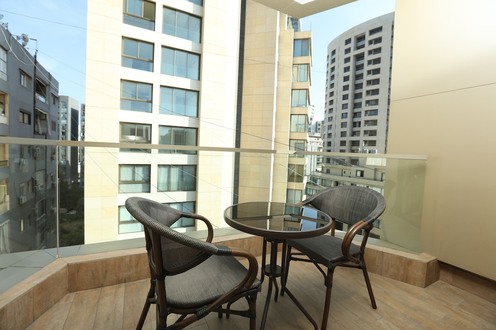 Britannia Suites 26/37