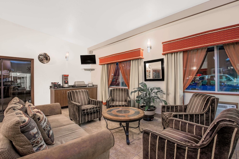 Super 8 By Wyndham Alamosa 36/51