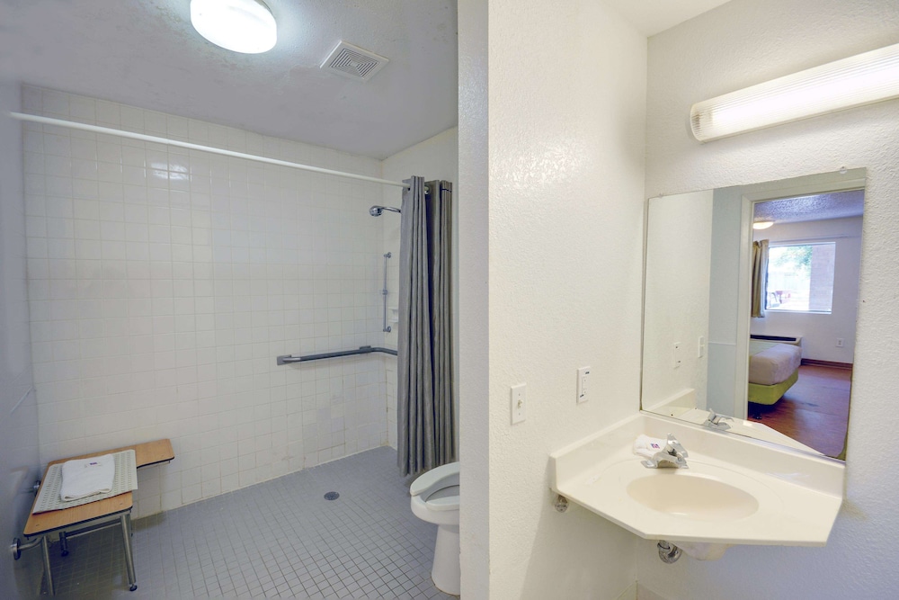 Motel6 Baytown, TX - Baytown East 34/63