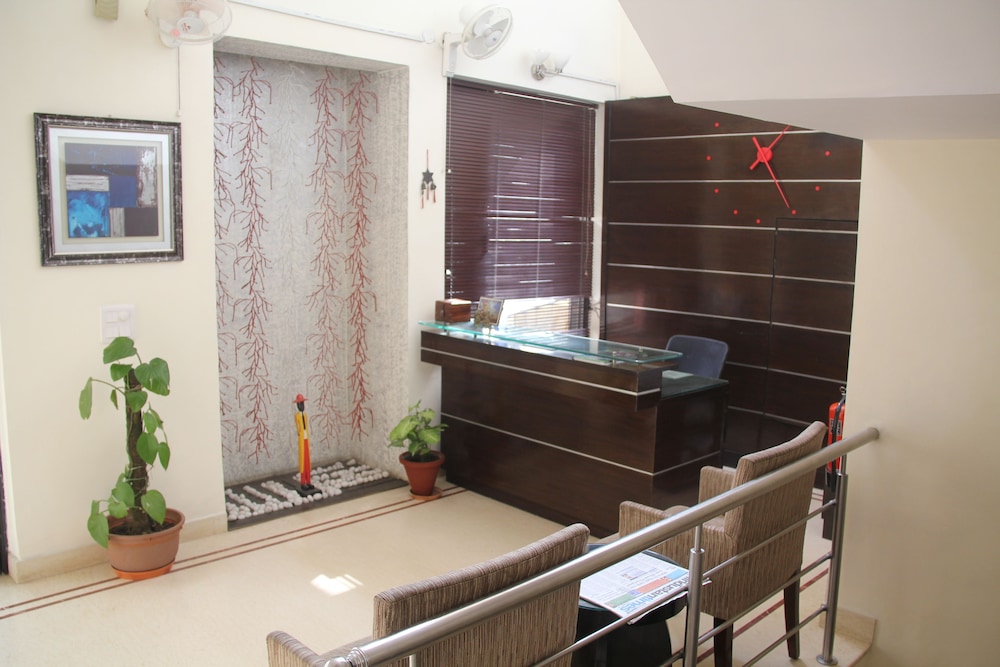 Ahuja Residency Parklane 48/50