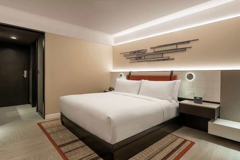 Doubletree By Hilton Bangkok Ploenchit As Formerly Majestic Grande Sukhumvit 11/51