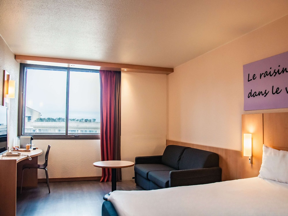 EXECUTIVE, DOUBLE BED, SOFA