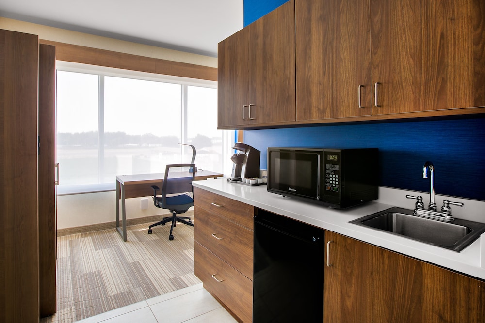 Holiday Inn Express Hotel And Suites Ontario 52/61