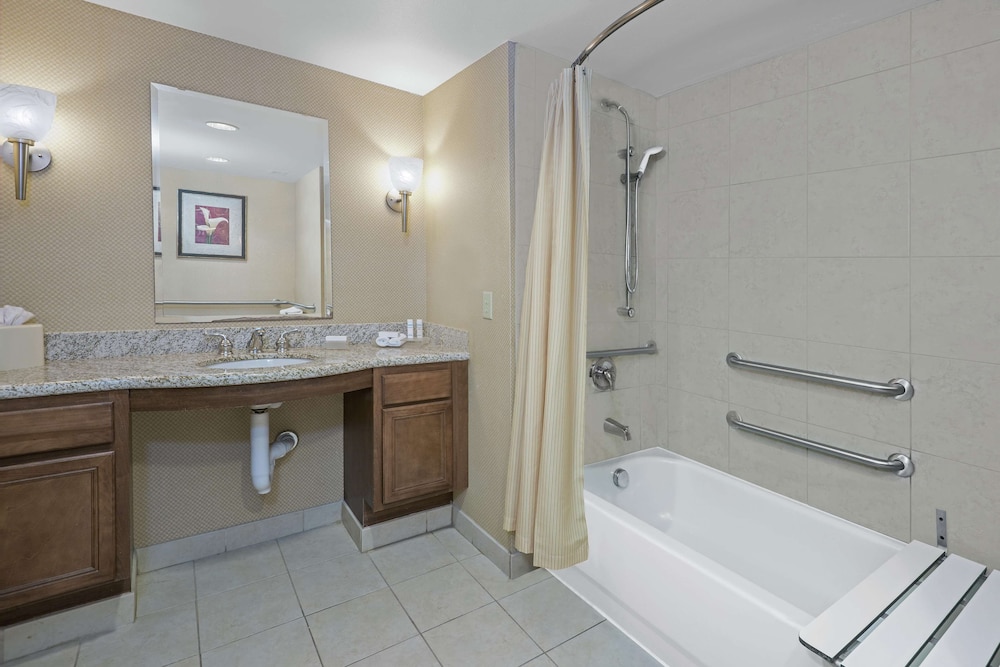Homewood Suites by Hilton Laredo at Mall del Norte 26/75