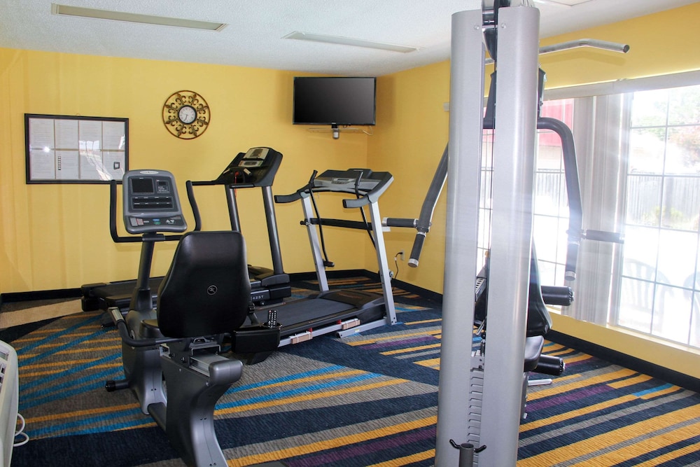 Quality Inn Albertville US 431 25/36