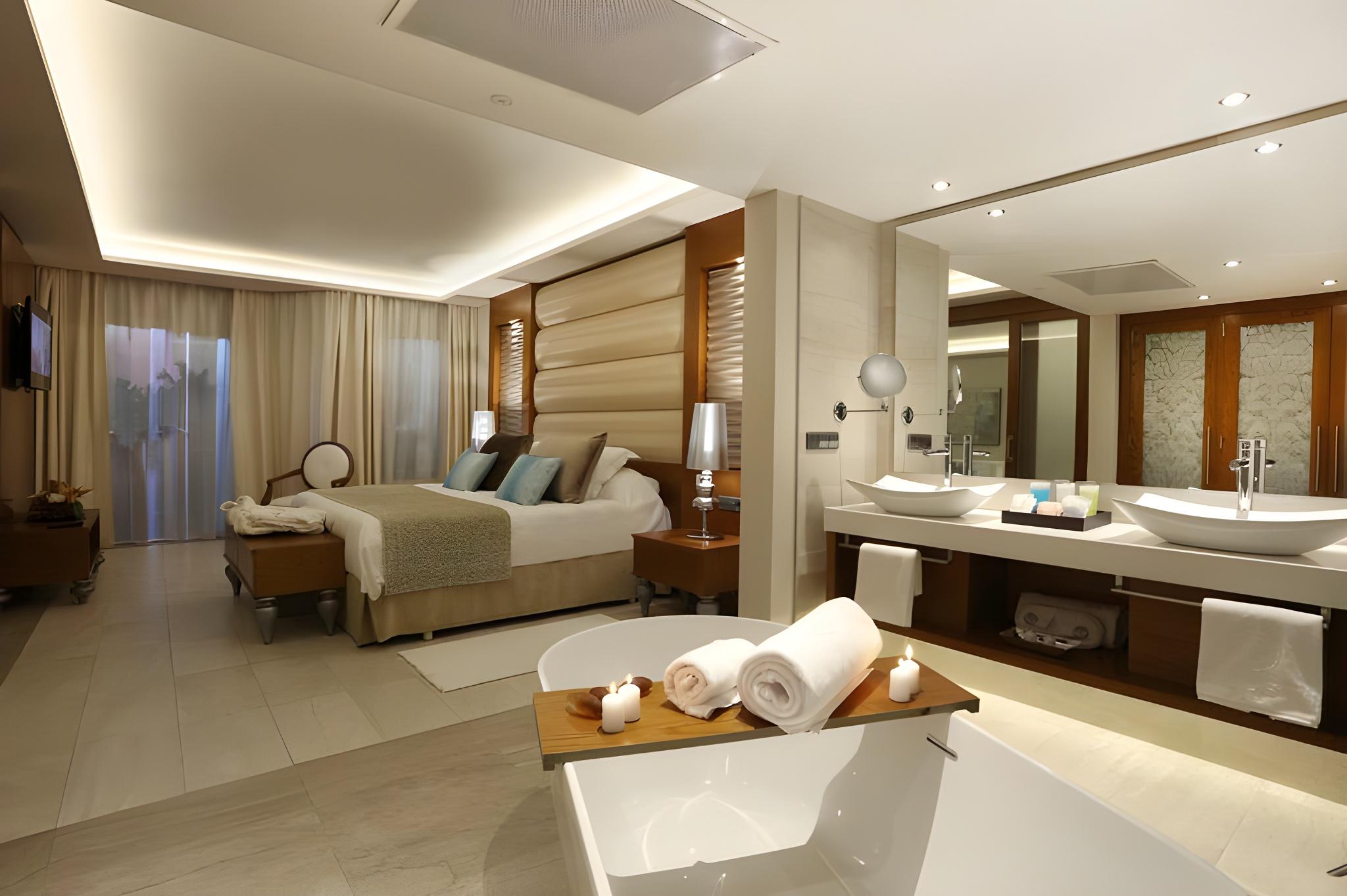 Swim Up, Club, Family, Suite, Outdoor Jetted Tub