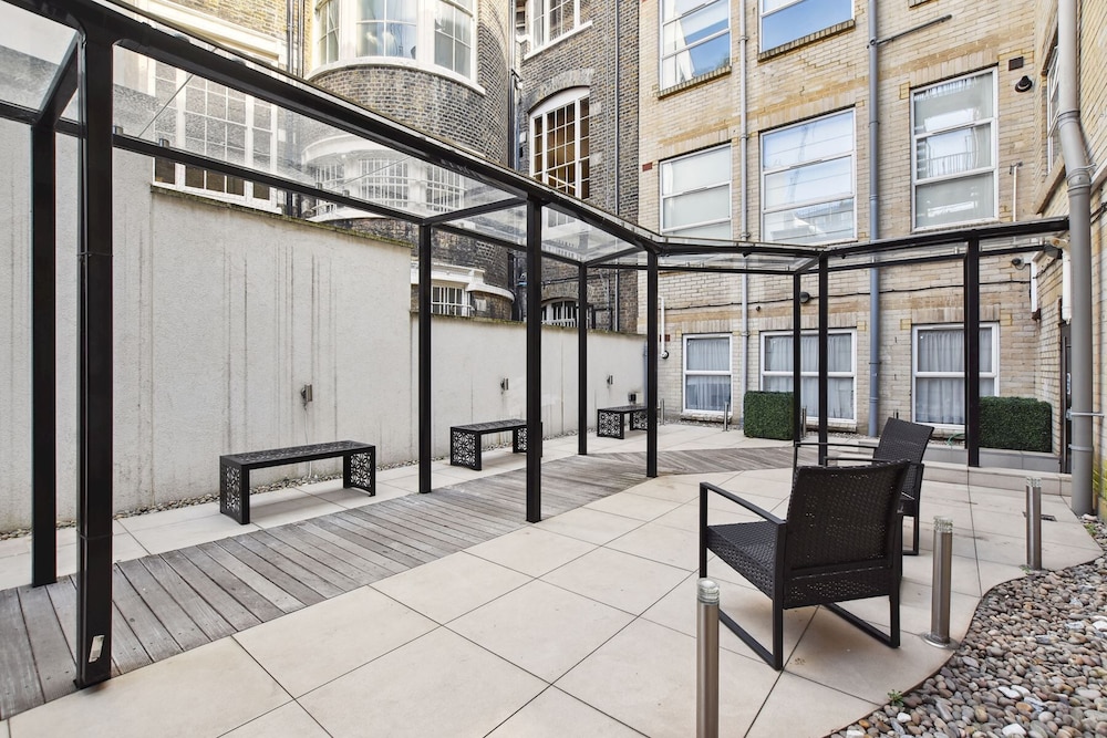 Buckingham Palace Residences by Aeria Apartments 36/45