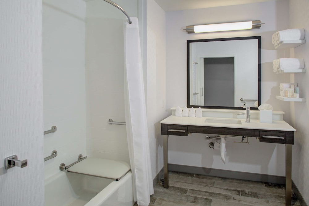 Hampton Inn and Suites Irvine Orange County Airport 10/52