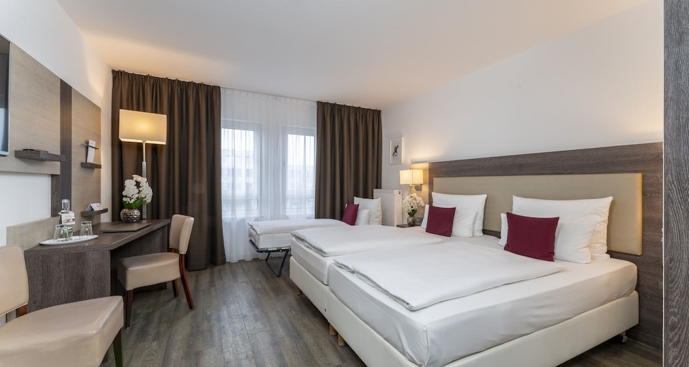 ROOM, TRIPLE
