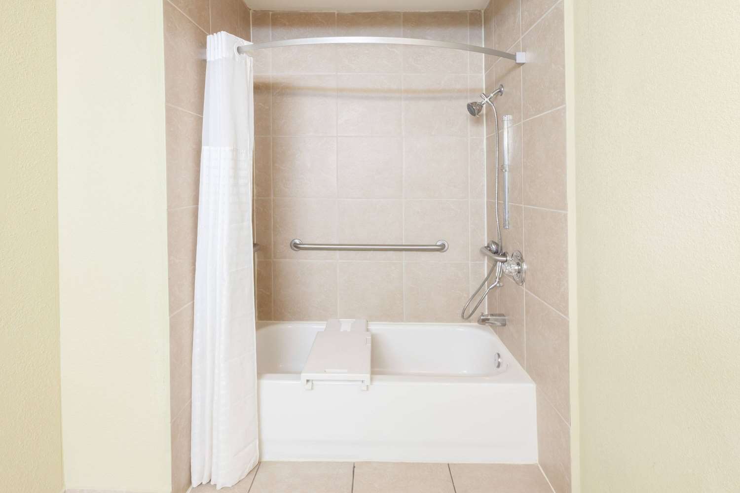 Days Inn by Wyndham Houston East 28/29