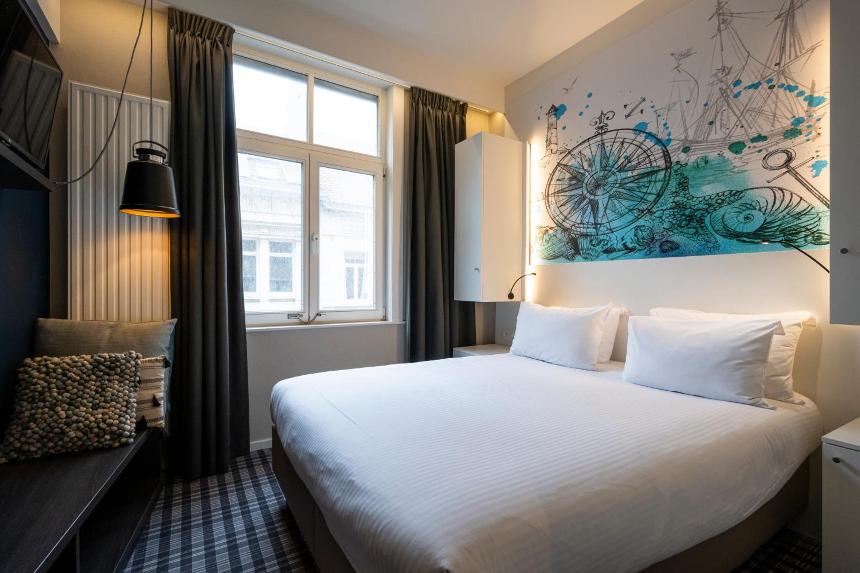 Charming, Double Bed، Leopold Hotel Ostend 3/9