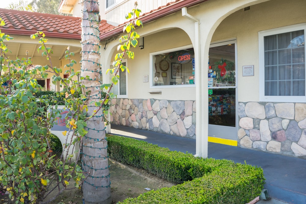 Travelers Inn 39/41