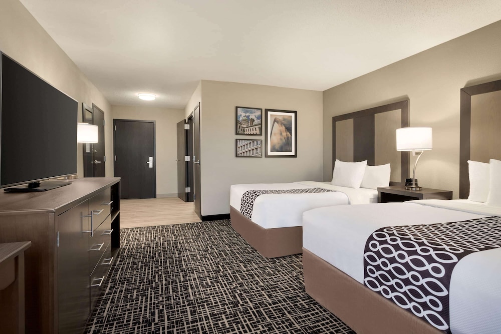 La Quinta Inn & Suites by Wyndham St Louis Route 66 19/47