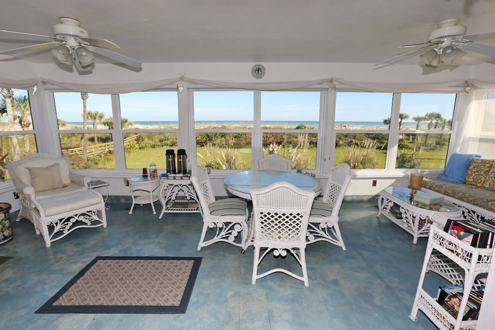 Beachfront Bed & Breakfast 30/46