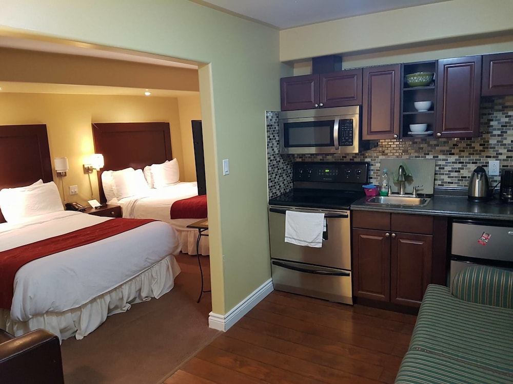 Bayside Inn & Waterfront Suites 14/40