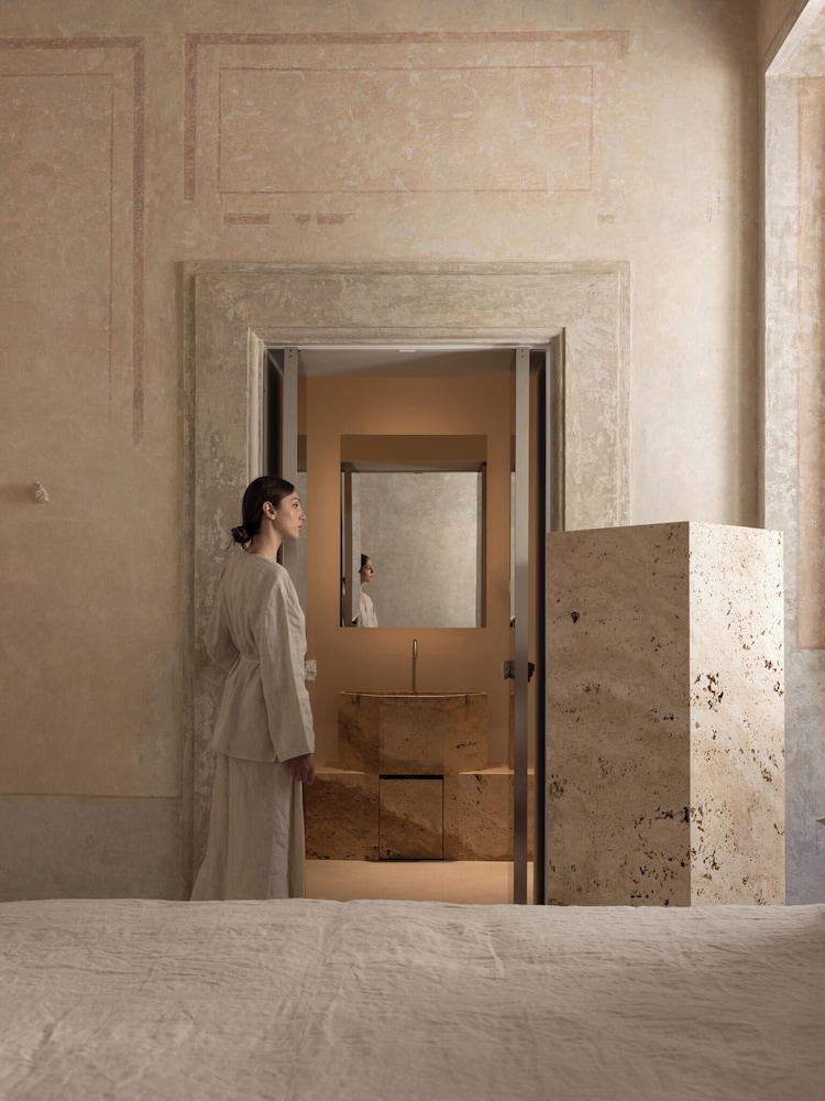 Nomos Hotel 3/31