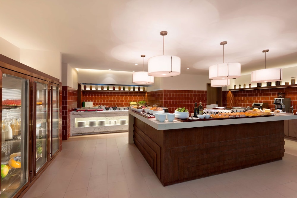 Hyatt Place Shenzhen Dongmen 57/79