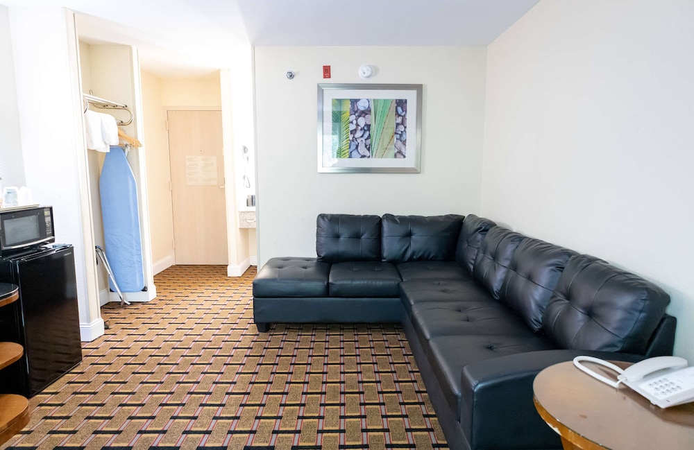 Baymont by Wyndham College Park Atlanta Airport South 31/50