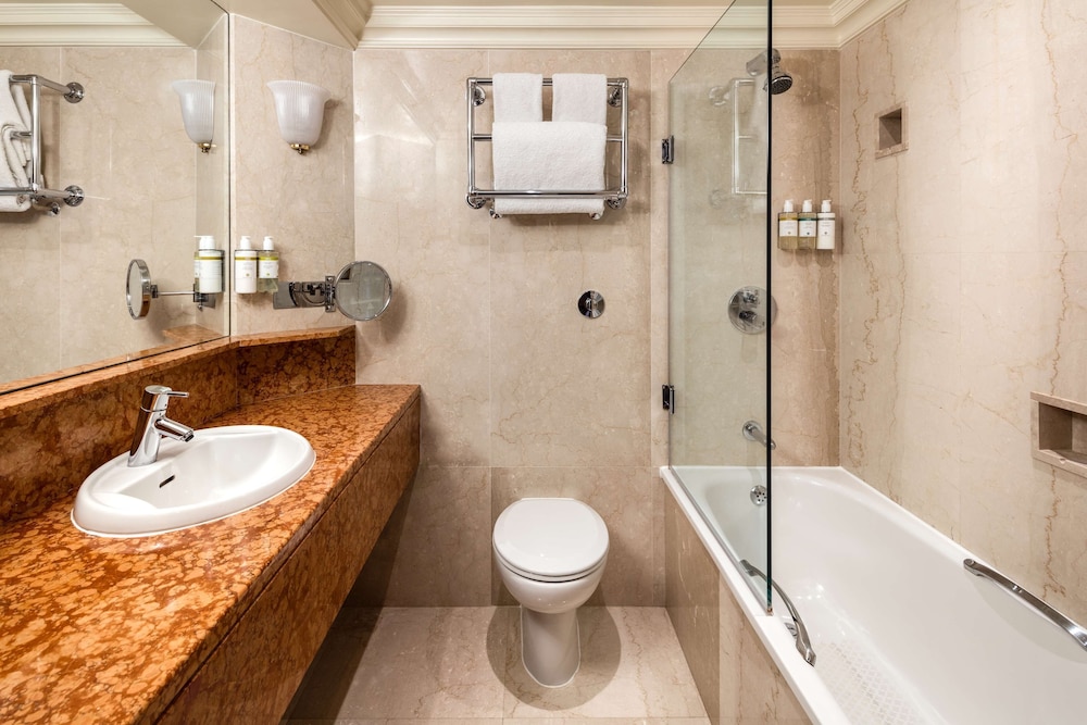 Radisson Blu Hotel, London Heathrow 53/55