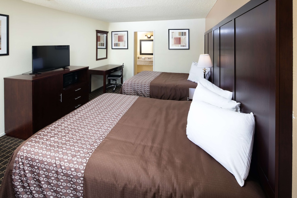 GuestPlace Inn & Suites 9/17