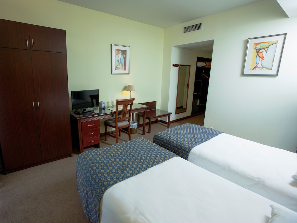 EUROPE HOTEL 12/55