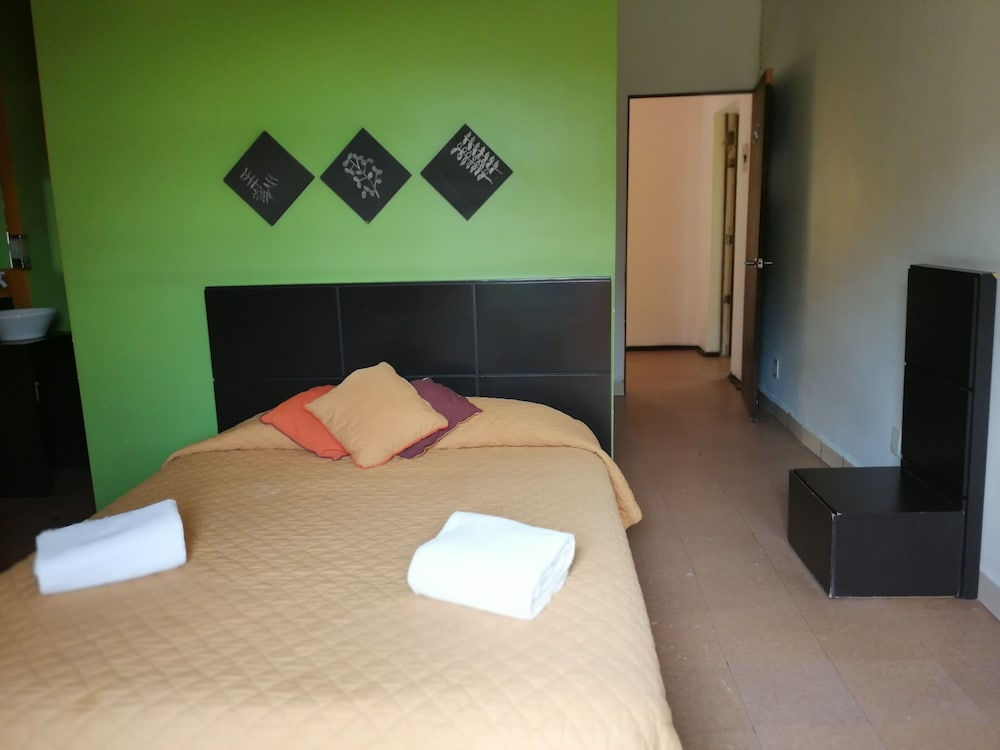 Amigo Suites Hotel 4/43