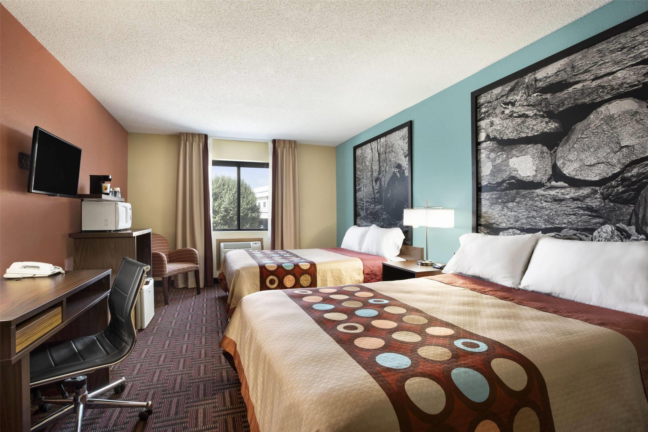 Super 8 By Wyndham Carbondale 6/23