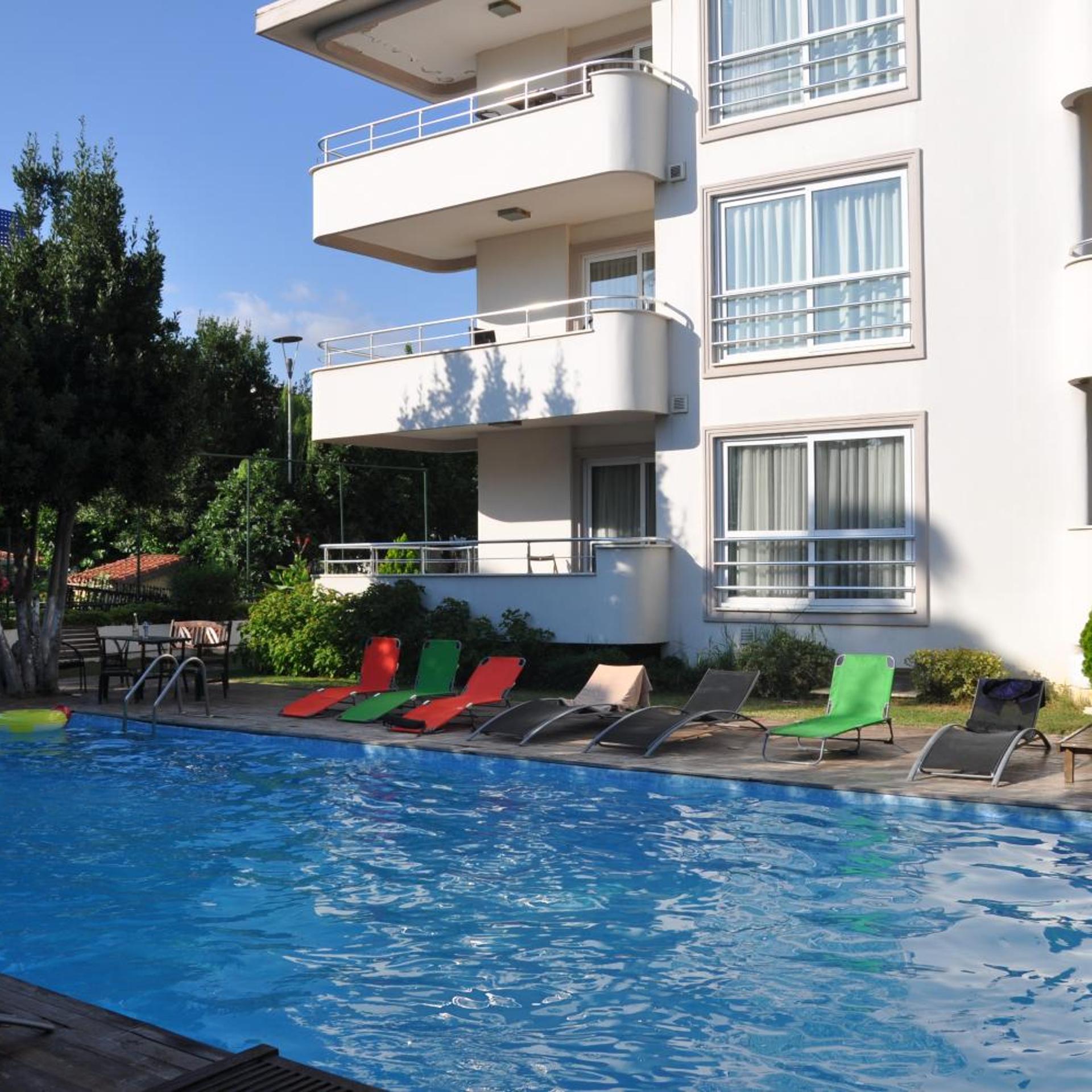Island Hotel 36/43