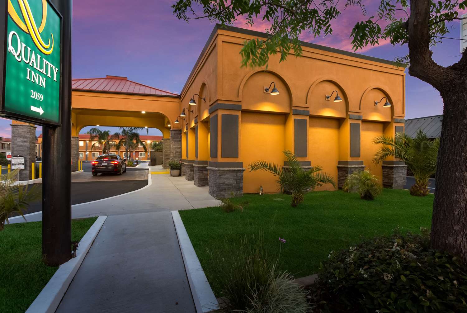 Quality Inn Redding Near I-5 8/51