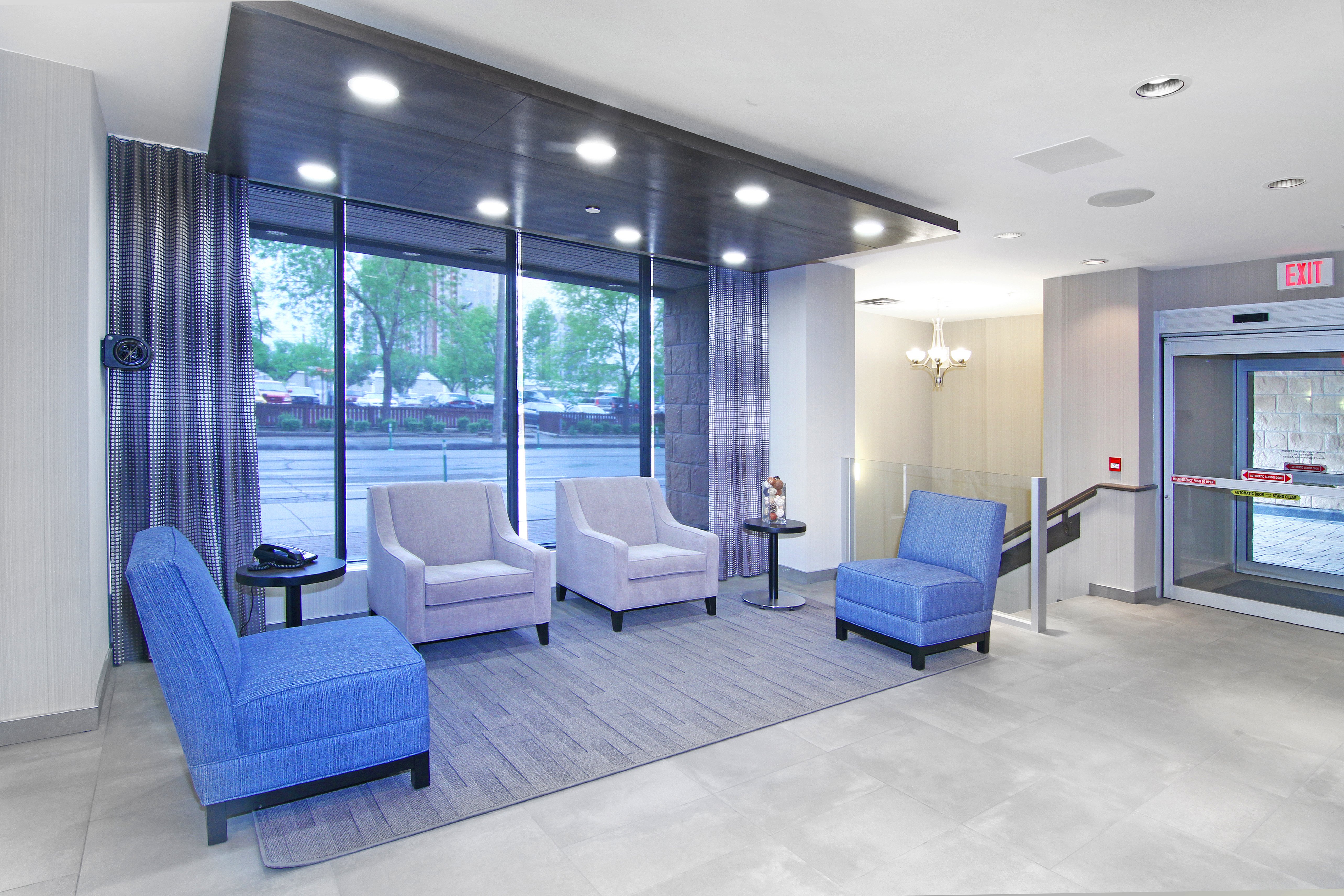 Holiday Inn Express Hotel & Suites Calgary 55/71