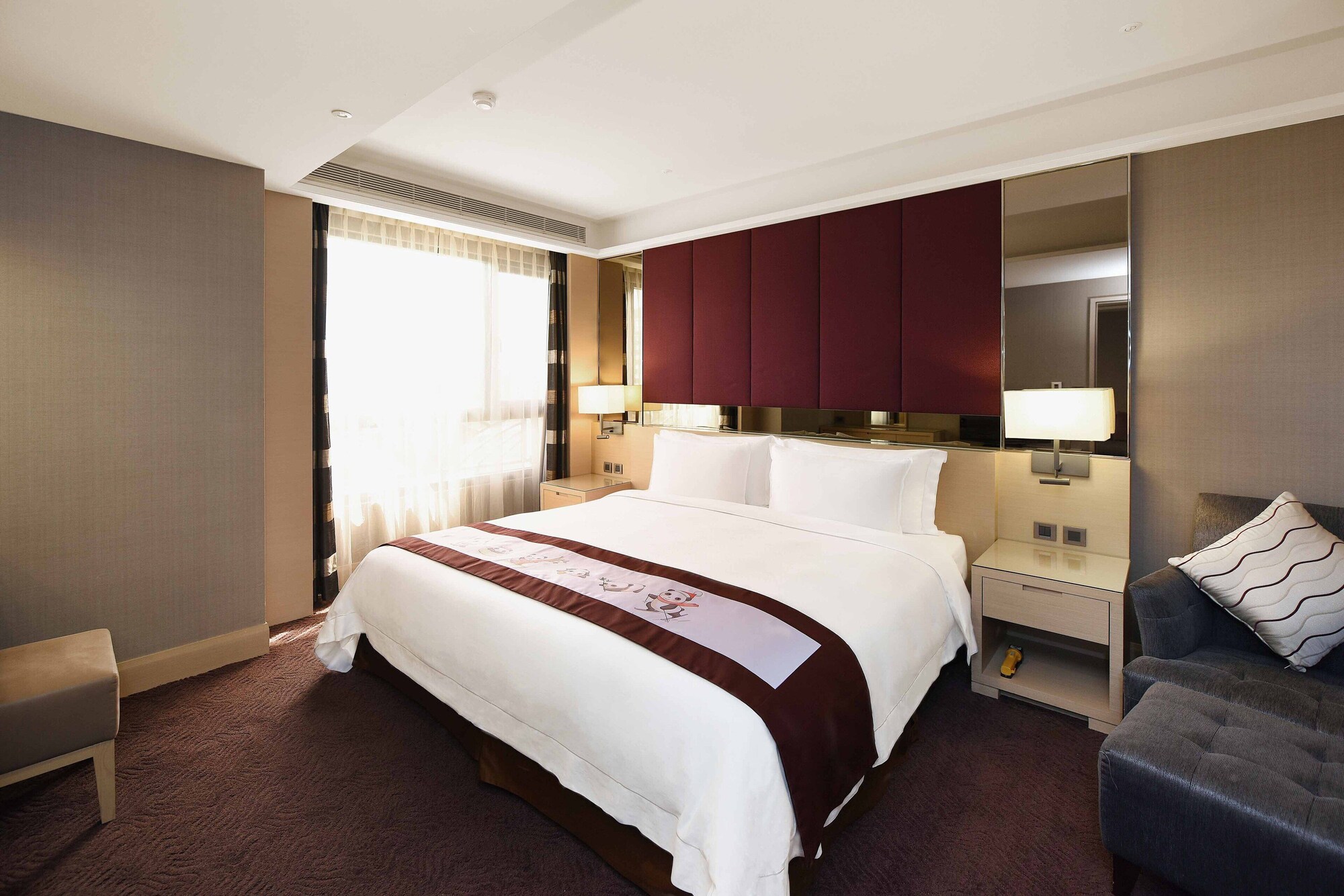 EXECUTIVE, SUITE, DOUBLE OR TWIN BED