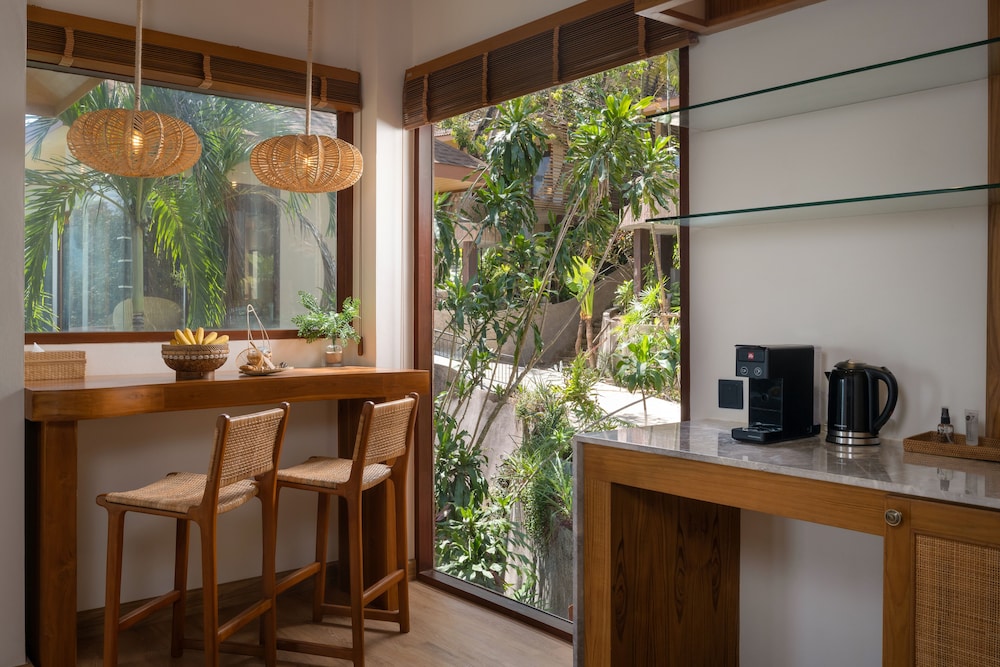 Sinae Phuket Luxury Hotel 64/78