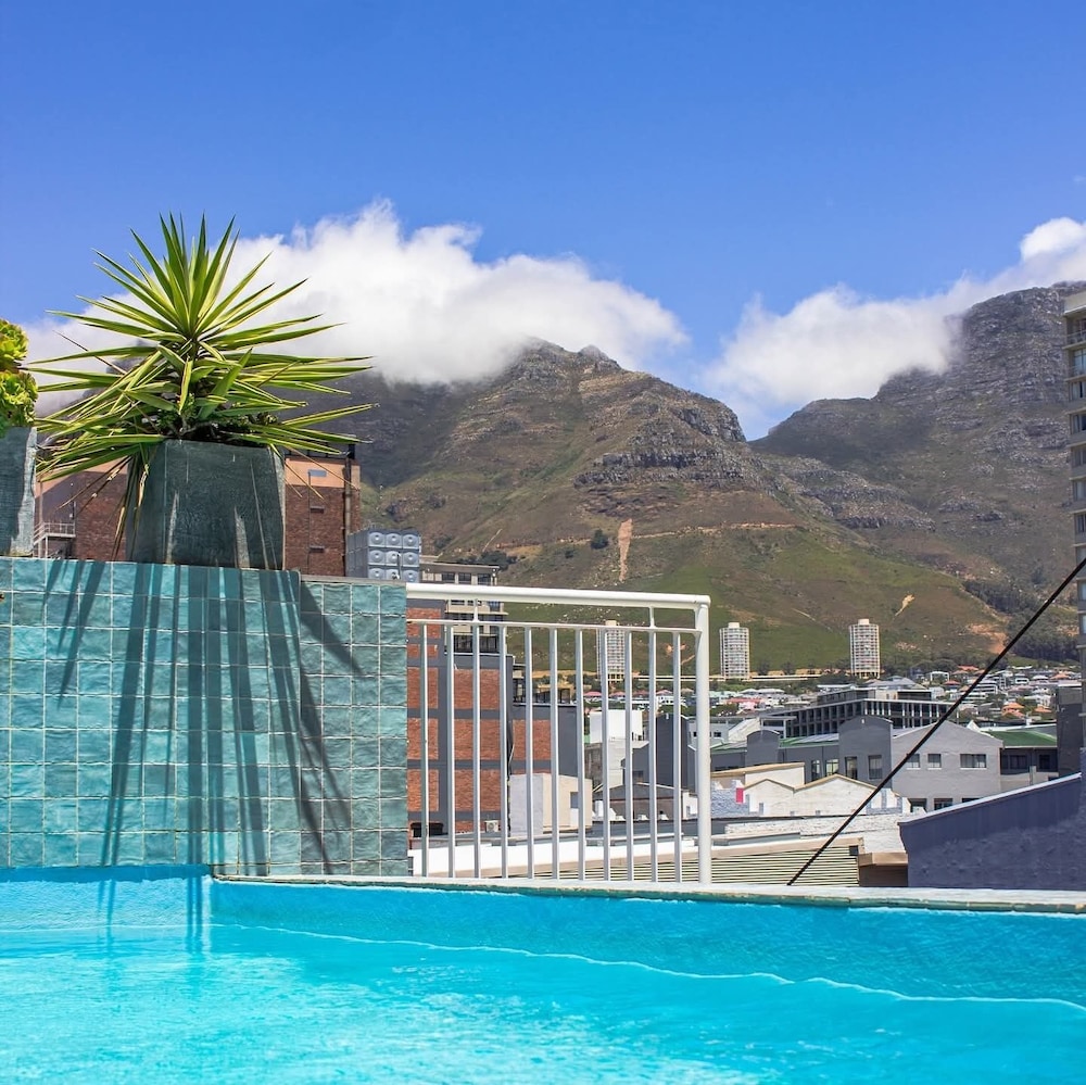 Urban Oasis Aparthotel Eatery and Spa 45/50