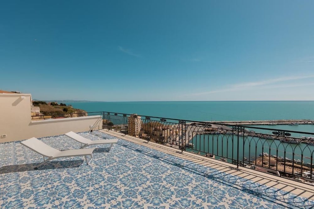 Domus Maris Boutique Hotel 45/50
