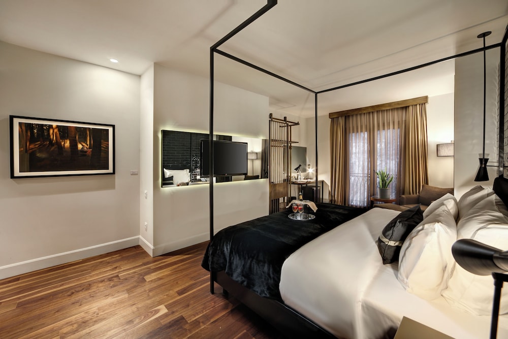 39 Kalamis Marina Hotel 10/50