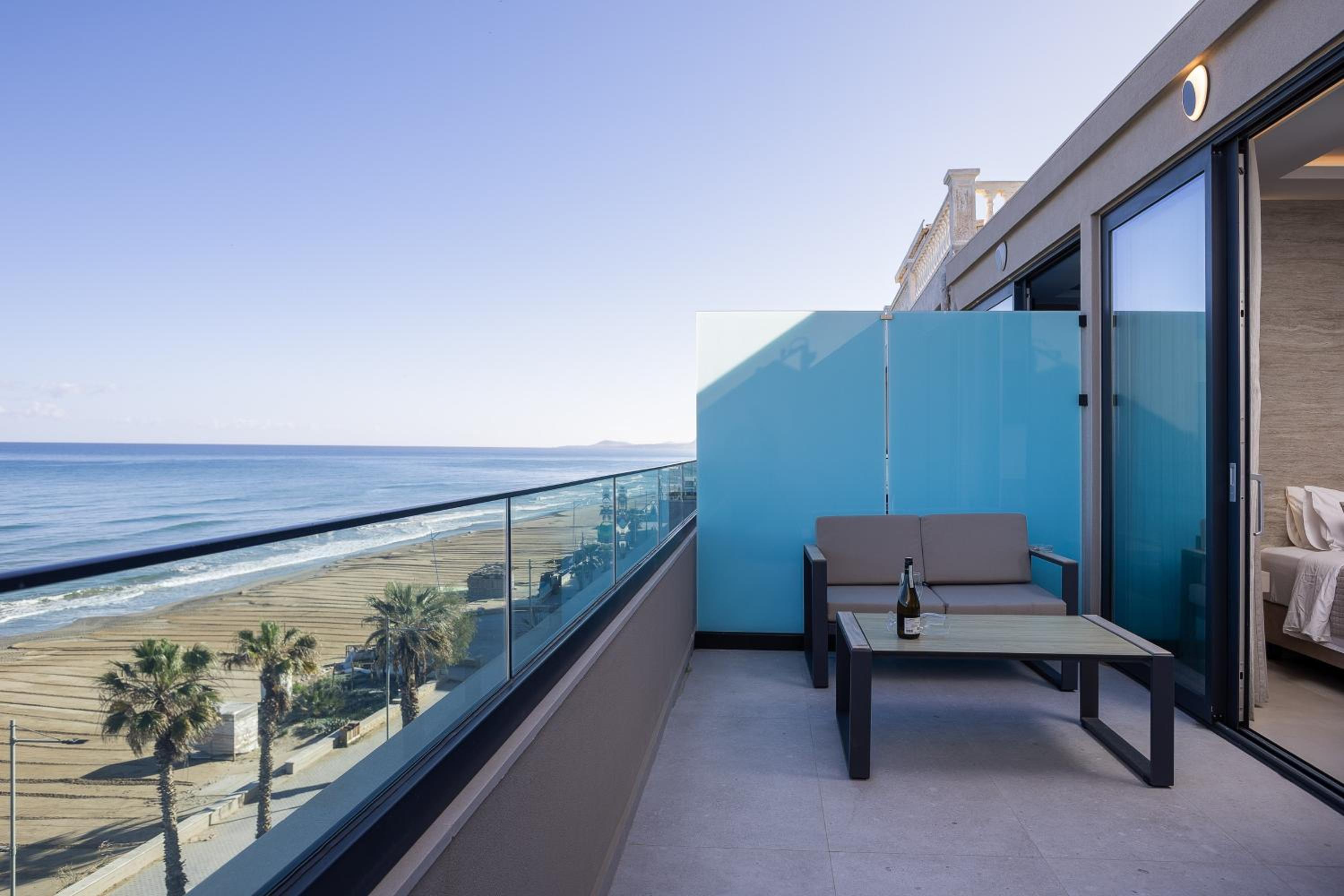 Poseidon Hotel 33/35