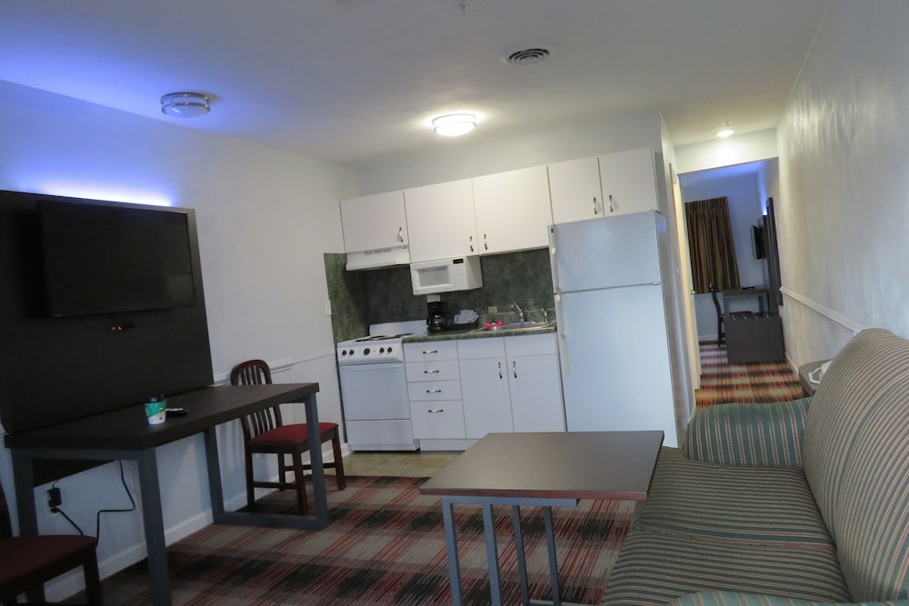 Luxbury Inn & Suites 21/34