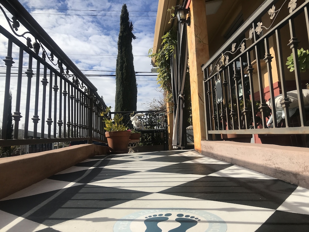 Chardonnay Lodge 33/46