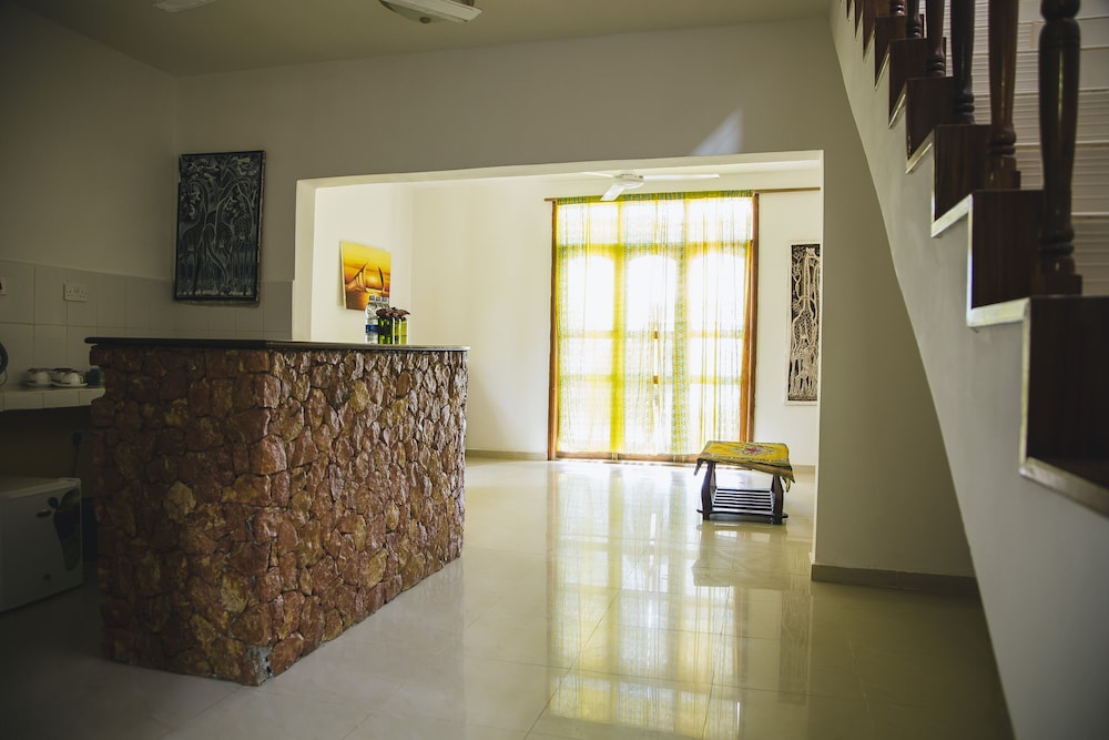 Moonshine Uroa Boutique Hotel 5/50