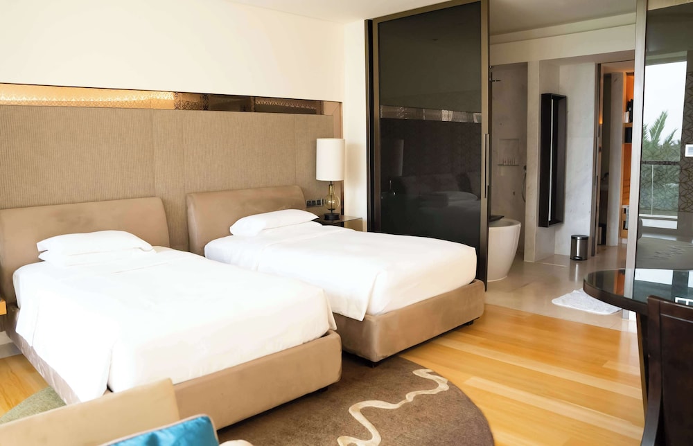 ROOM, TWIN BEDS, GOLF COURSE VIEW