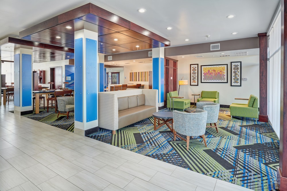 Holiday Inn Express and Suites El Paso East 36/59