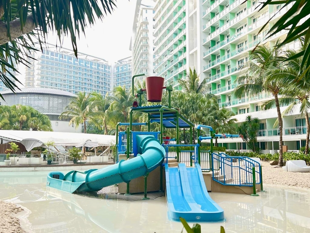 Azure Urban Resort By Adam's Crib 39/50